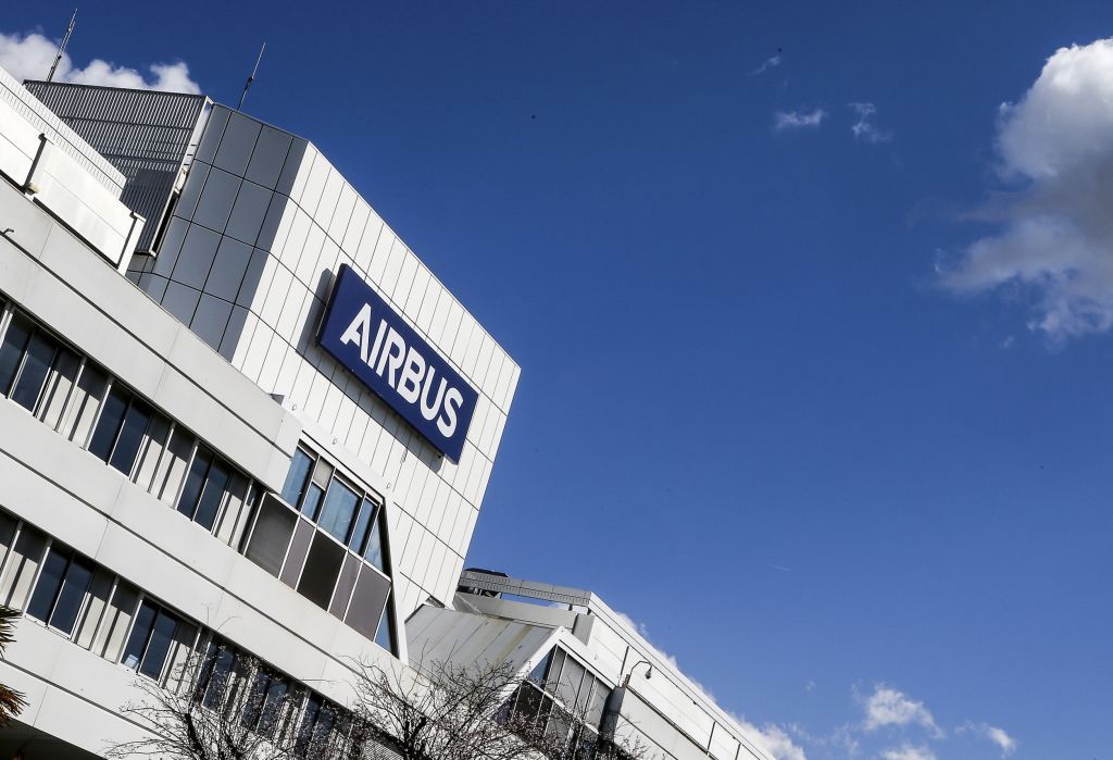 Φιλικό διακανονισμό στη διένεξη Boeing-Airbus ζητά η Γαλλία