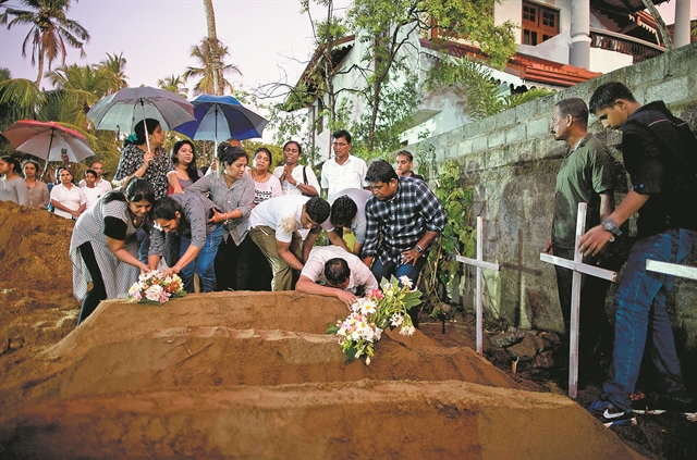 Τέσσερις μαύρες τρύπες πίσω από το μακελειό