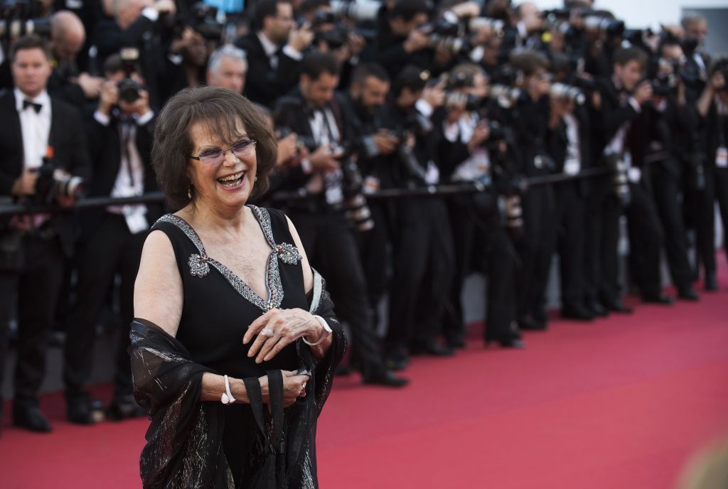 Η Κλαούντια Καρντινάλε βγάζει στο «σφυρί» ένα μέρος της γκαρνταρόμπας της