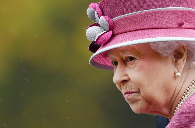 Παναγία των Παρισίων: Βαθιά λύπη εξέφρασε η βασίλισσα Ελισάβετ