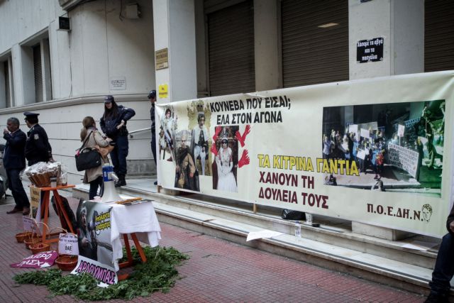 Υποσχέσεις στις καθαρίστριες για παράταση συμβάσεων