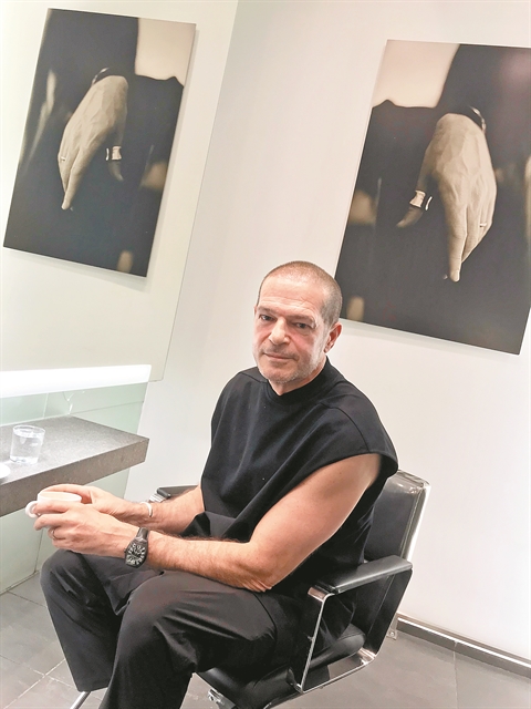 «Τα ωραιότερα μαλλιά τα έχουμε όταν βγαίνουμε από τη θάλασσα»