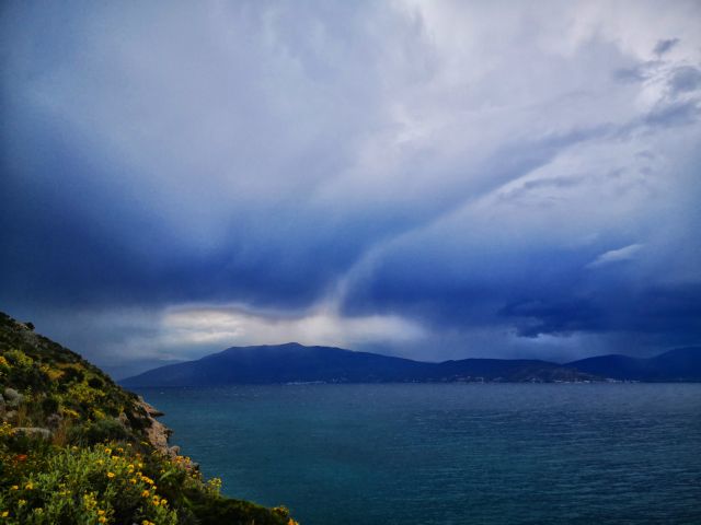 Συνεχίζεται η κακοκαιρία: Καταιγίδες, βροχές ακόμη και χαλάζι