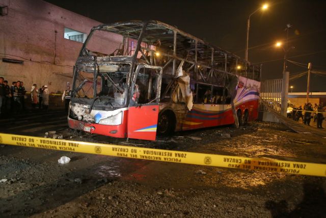 Περού: Τουλάχιστον 20 νεκροί από φωτιά σε λεωφορείο