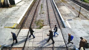 Πρόσφυγες έκαναν κατάληψη στον σταθμό Λαρίσης – Δεν εκτελούνται τα δρομολόγια