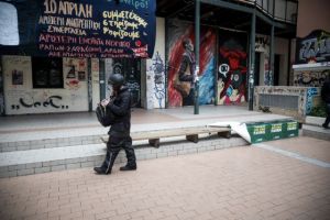 Φοιτητικές εκλογές: Αντιεξουσιαστές εισέβαλαν με καδρόνια στο Πάντειο