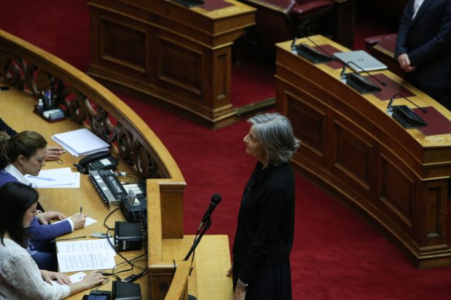 Η Αντιγόνη Λυμπεράκη ορκίστηκε βουλευτής