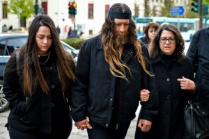 Μητέρα Γιακουμάκη: «Βαγγέλη μου διαπραγματεύονται την απώλεια σου»