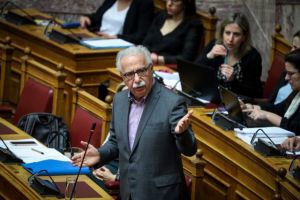 Αντιπαράθεση κυβέρνησης – ΝΔ για το νομοσχέδιο του υπ. Παιδείας