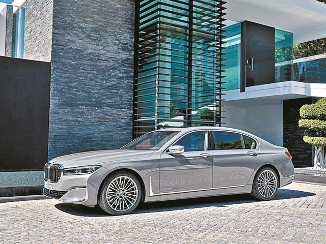 BMW 7: Στην ελληνική αγορά η ναυαρχίδα των Βαυαρών