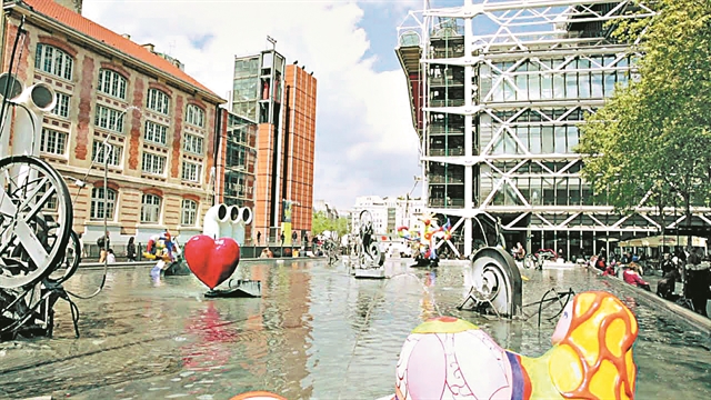 Αισιόδοξες νότες με Νίκι ντε Σεν Φαλ