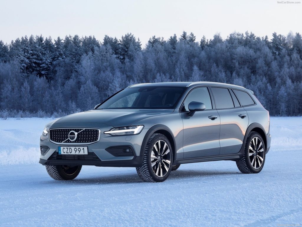 Volvo V60 Cross Country:  Μίνι σουίτα που δεν χαλάει κανένα χατίρι