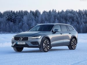 Volvo V60 Cross Country:  Μίνι σουίτα που δεν χαλάει κανένα χατίρι