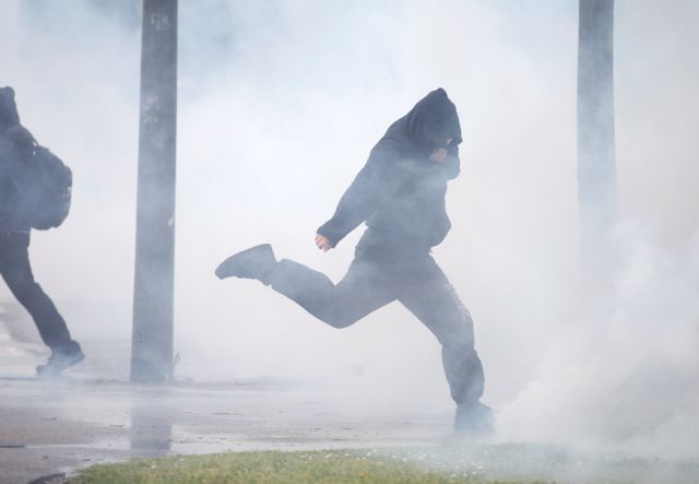 Χιλιάδες αστυνομικοί στους δρόμους του Παρισιού για την Πρωτομαγιά