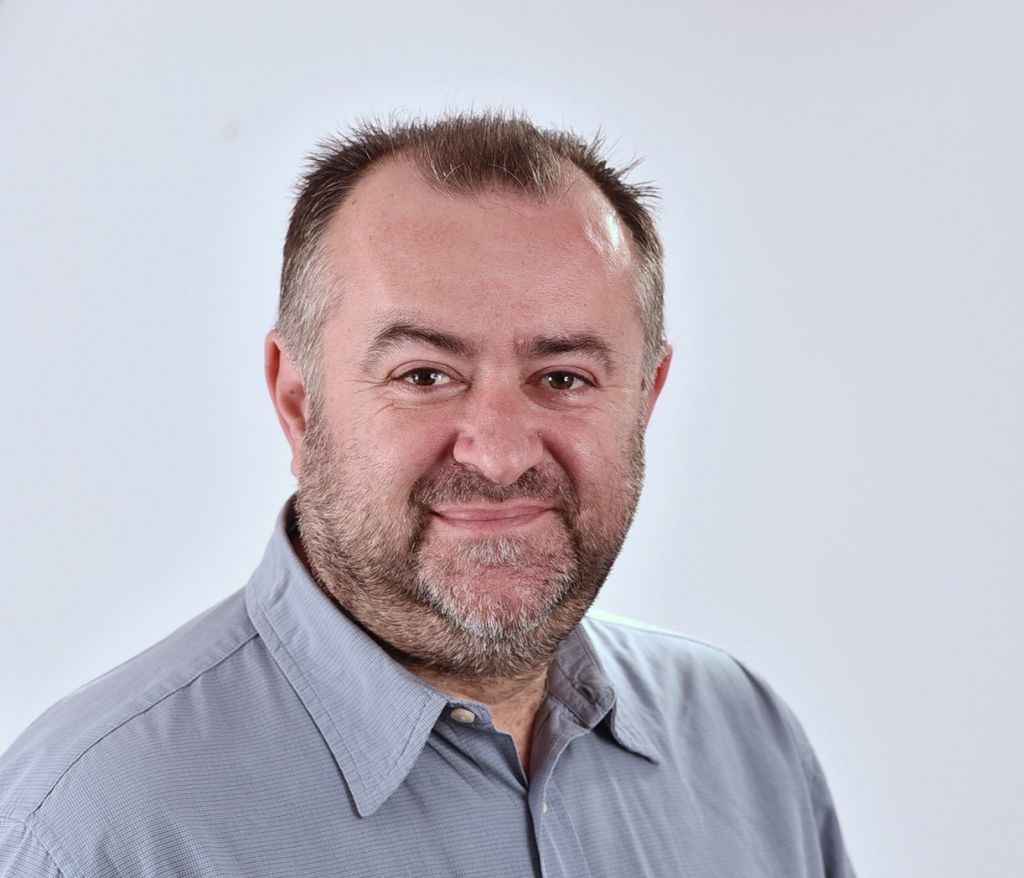 Καβάλα: Κάνει προεκλογικό αγώνα μέσα… από ψυγείο