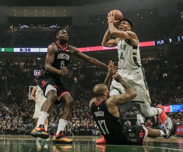 Τι θέλει ο Αντετοκούνμπο για να μείνει στους Μπακς