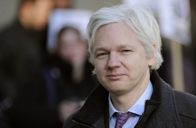 Συνελήφθη ο ιδρυτής των Wikileaks Τζούλιαν Ασάνζ