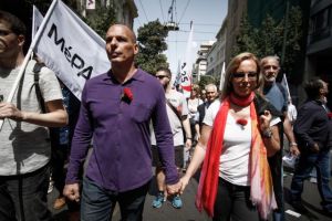 Δανάη Στράτου: Ο Βαρουφάκης δεν μου είπε ποτέ «αγάπη μου έκλεισα τις τράπεζες»