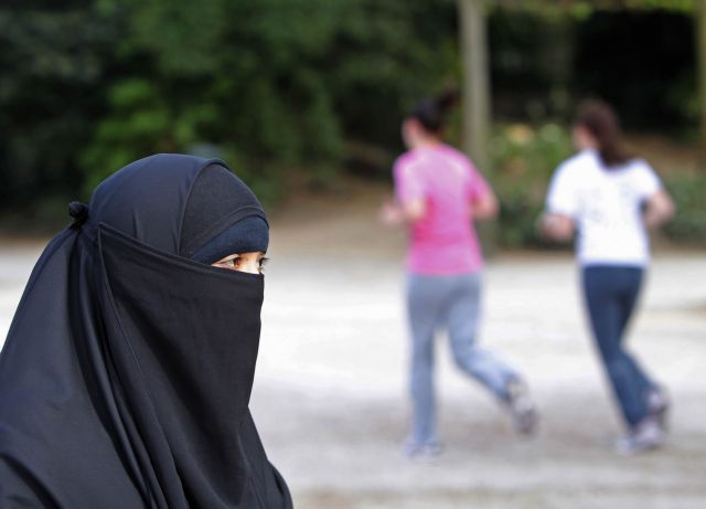 Απαγόρευση της μπούργκας στη Σρι Λάνκα μετά τις τρομοκρατικές επιθέσεις | tanea.gr Απαγόρευση της μπούργκας στη Σρι Λάνκα μετά τις τρομοκρατικές επιθέσεις | tanea.gr