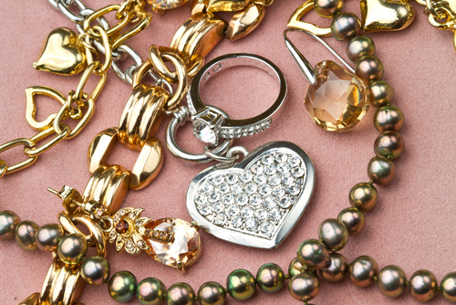 Απίθανη ληστεία: Πήραν κοσμήματα αξίας 300 χιλιάδων ευρώ από ξενοδοχείο