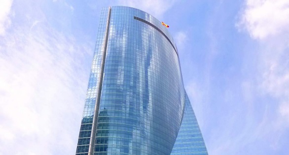 Εκκενώνεται ουρανοξύστης στη Μαδρίτη – Απειλή για βόμβα