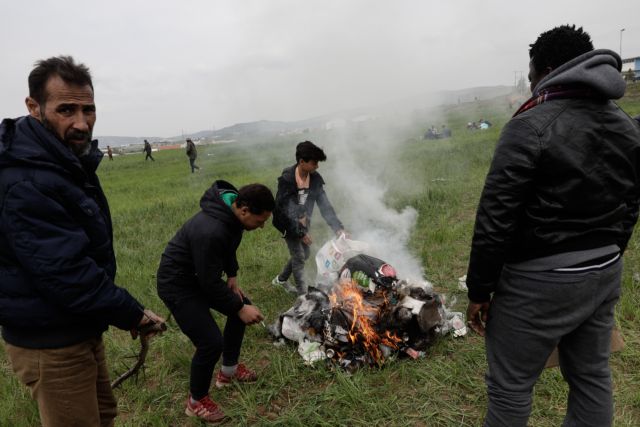Νέα επεισόδια στα Διαβατά – Χρήση δακρυγόνων από τα ΜΑΤ