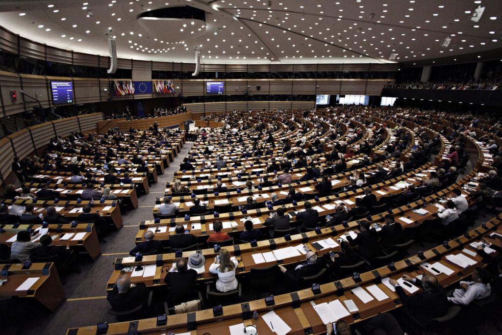 Politico: Στοίχημα οι ευρωεκλογές λόγω των αναποφάσιστων
