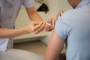 Εμβόλια: Το 90% των Ελλήνων πιστεύει στην αποτελεσματικότητά τους