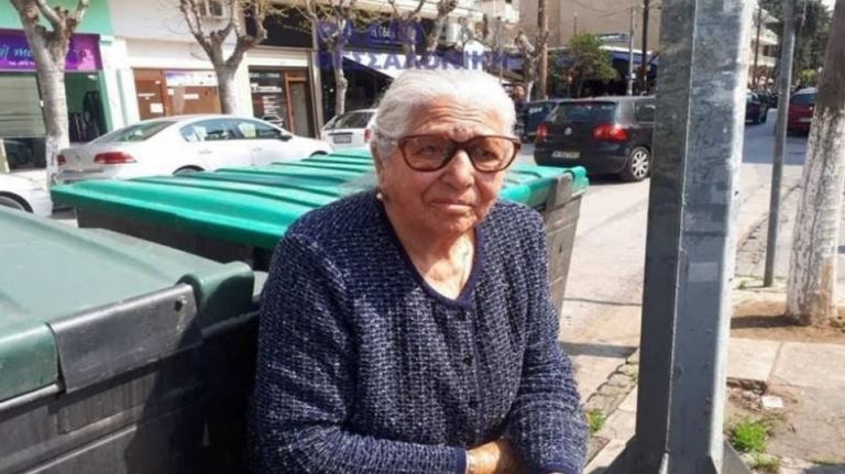 Νέα περιπέτεια για την 90χρονη με τα τερλίκια στη Θεσσαλόνικη | tanea.gr