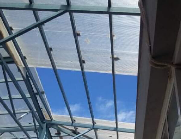 Λαμία:  Κατέρρευσε γυάλινη οροφή στο πανεπιστήμιο