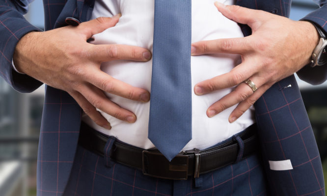 Πώς θα αποφύγετε το φούσκωμα μετά το τραπέζι του Πάσχα