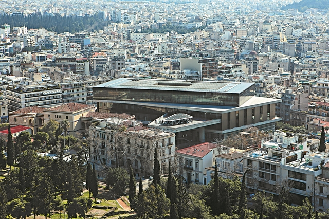 Διεθνείς προσωπικότητες στις… πλάκες του Πικιώνη