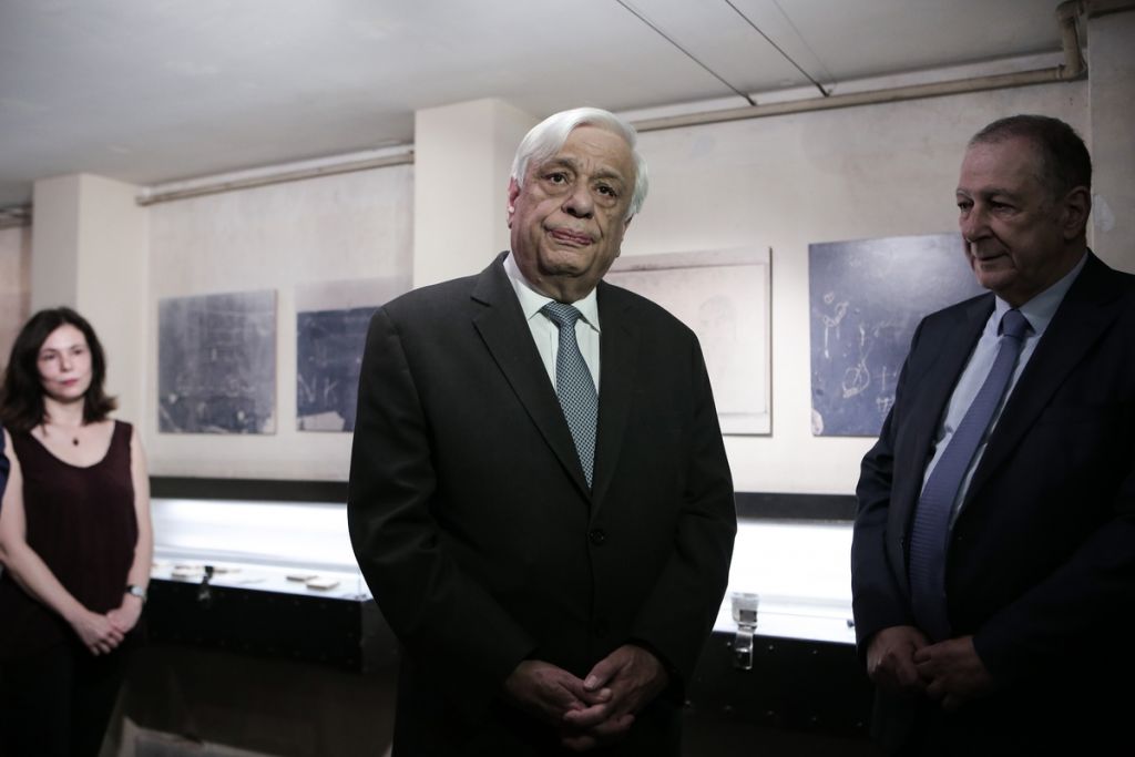 Ο Παυλόπουλος τα «έψαλε» στον αρμόδιο για τη γιαγιά με τα τερλίκια