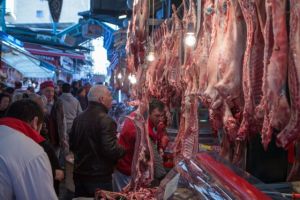 Δέσμευση αυγών και αλλαντικών στο λιμάνι του Πειραιά