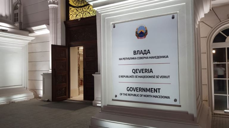 Σκόπια: Εβαλαν την πινακίδα «Βόρεια Μακεδονία» στο παρα πέντε της επίσκεψης Τσίπρα