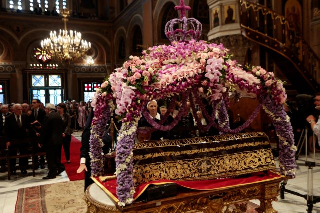 Εικόνες βαθιάς κατάνυξης από ολόκληρη τη χώρα – Η αποκαθήλωση, οι επιτάφιοι & η περιφορά