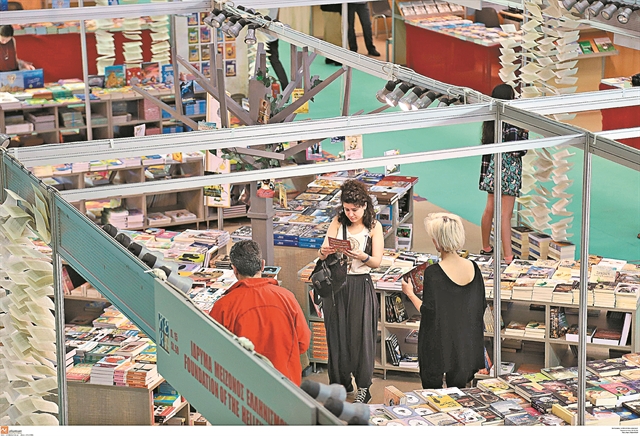 Το πλήθος της ιστορίας και πλήθος συγγραφέων