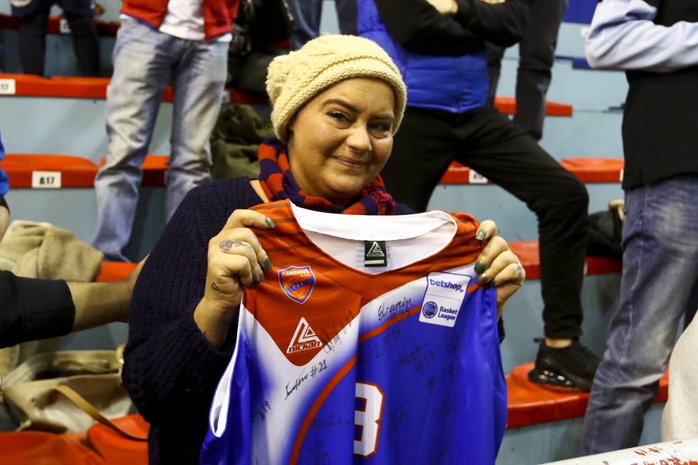 Η καλύτερη είδηση της ημέρας: Η Ρενάτα νίκησε τον καρκίνο!