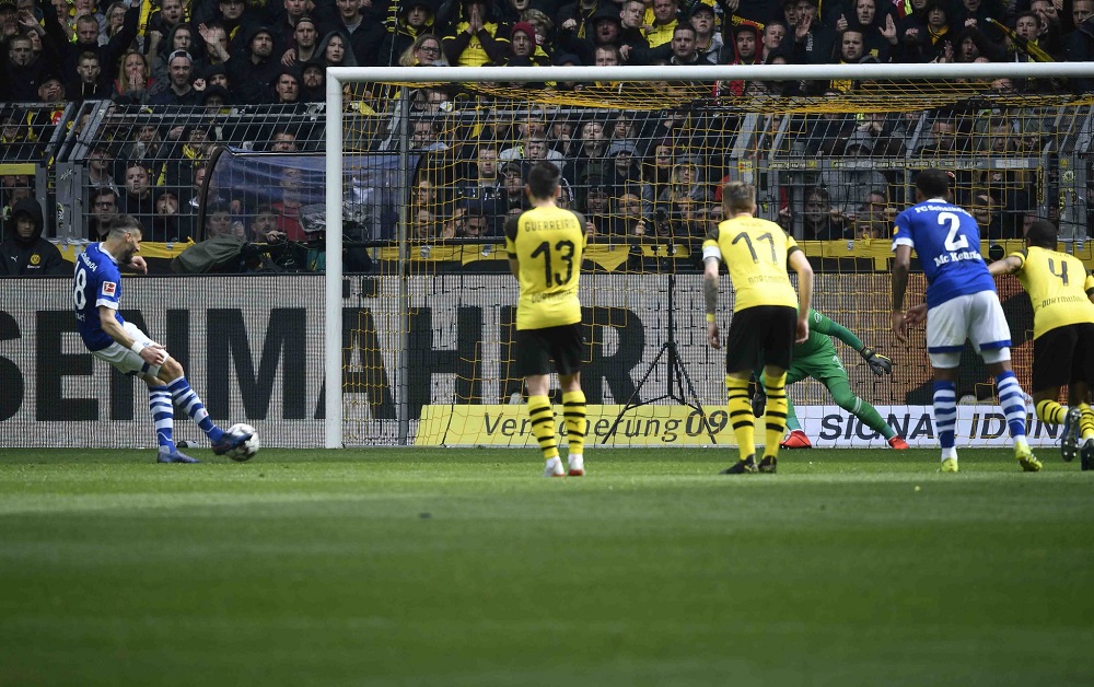 Ντόρτμουντ… τετέλεσται: Χάνει τον τίτλο μετά την ήττα από τη Σάλκε