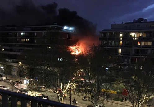 Παρίσι : Ισχυρή έκρηξη σε φλεγόμενο κτήριο