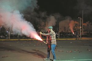 Πάσχα με το… ζεϊμπέκικο της φωτιάς