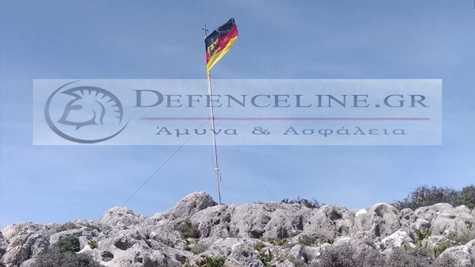 Αποτάχθηκαν οι δυο γερμανοί στρατιωτικοί που κατέβασαν την ελληνική σημαία