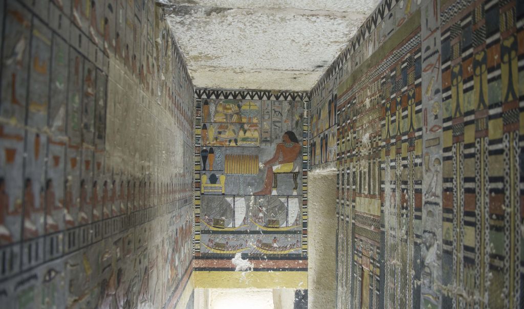 Ανακαλύφθηκε ταφικός θάλαμος 4.000 ετών στο Κάιρο [Εικόνες]