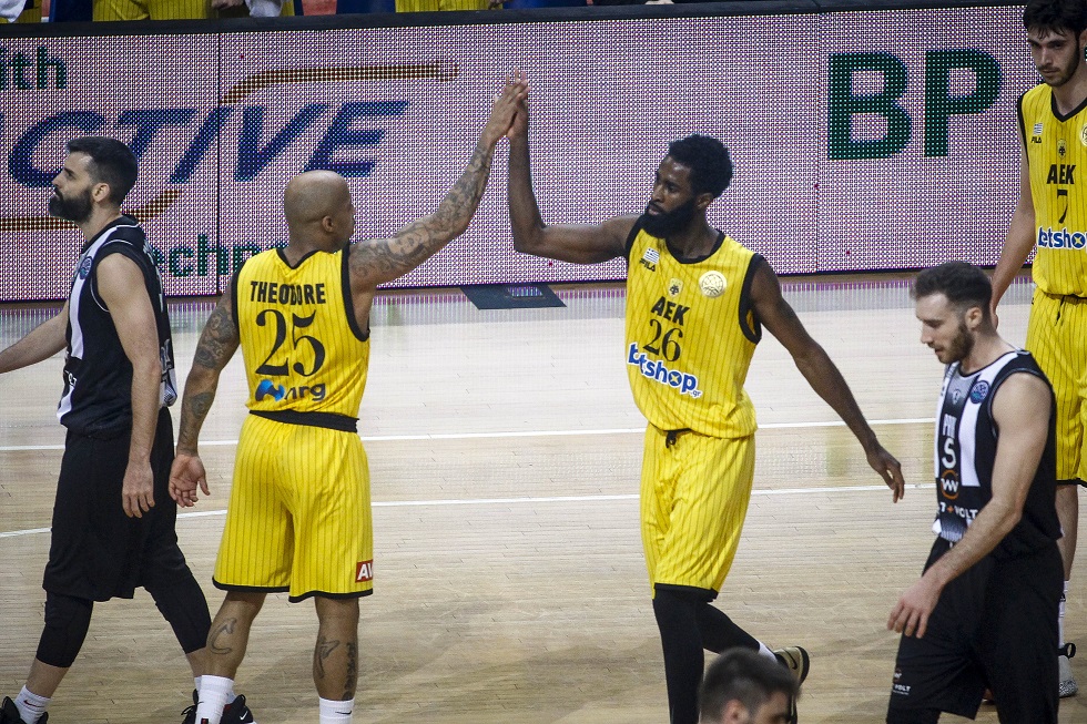 ΑΕΚ: Το βίντεο από τις διακοπές του Θίοντορ στη Σαντορίνη