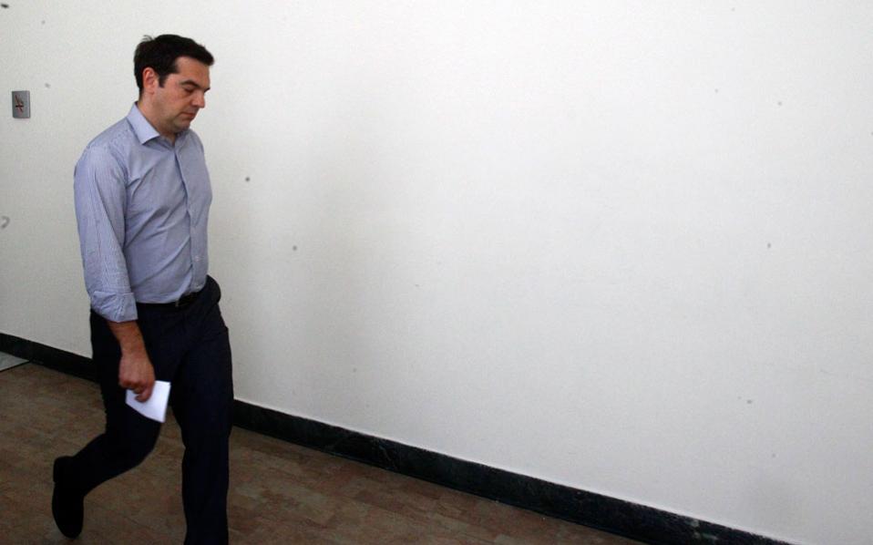 Βαρύ το κλίμα στο Μαξίμου – Συσκέψεις απελπισίας, σε ασφυκτική πίεση ο Τσίπρας