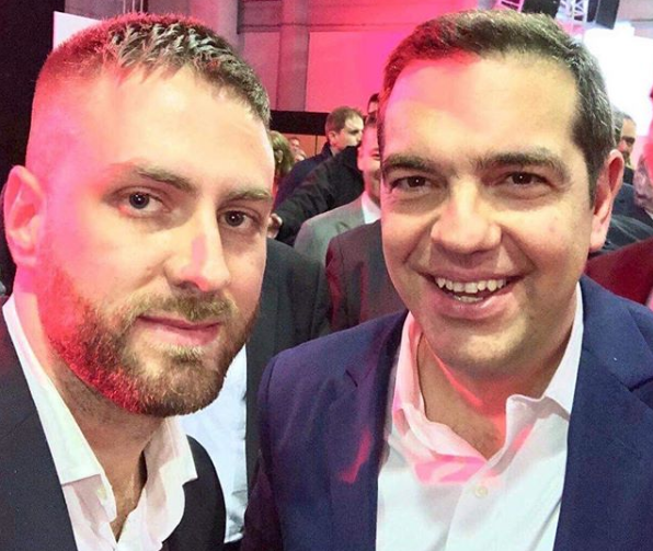 Το Τζέισον – Αντιγόνη έβγαλε σέλφι και… αποθέωσε τον Τσίπρα