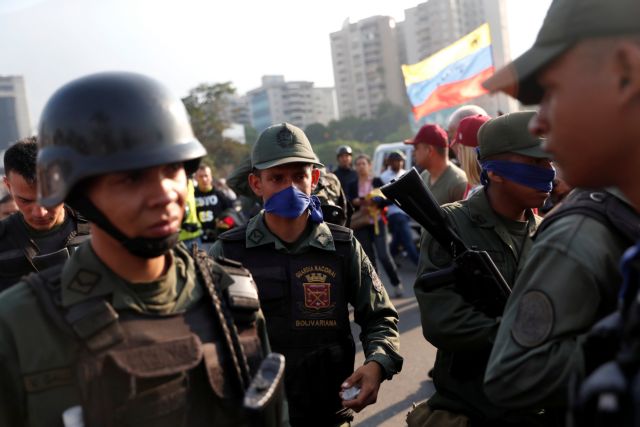 Βενεζουέλα: Κάλεσμα Γκουαϊδό σε στρατιωτική εξέγερση – «Πραξικόπημα» λέει ο Μαδούρο