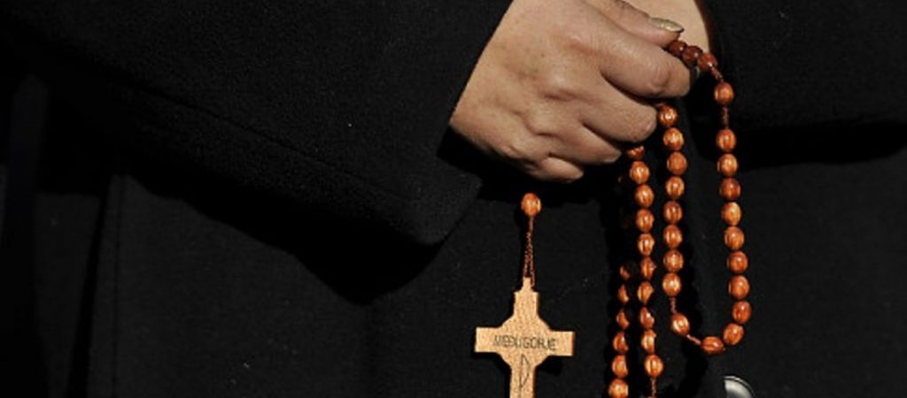 Φυλάκιση 10 ετών σε ιερέα για βιασμό 12χρονου