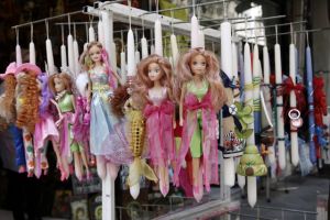 Τι να κάνεις αν στο παιδί δεν αρέσει η λαμπάδα της νονάς