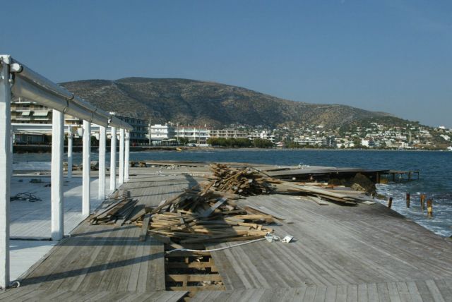 Διαψεύδει τα περί μαζικών τακτοποιήσεων αυθαιρέτων στον αιγιαλό το ΥΠΟΙΚ